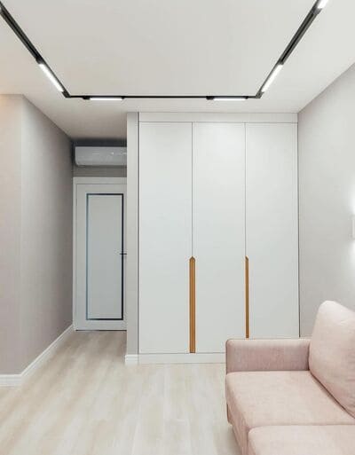 Распашные шкафы белого цвета