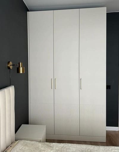 Распашной шкаф