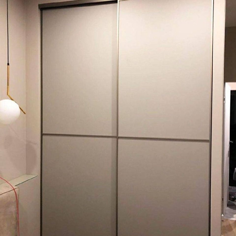 Бежевый шкаф-купе фото