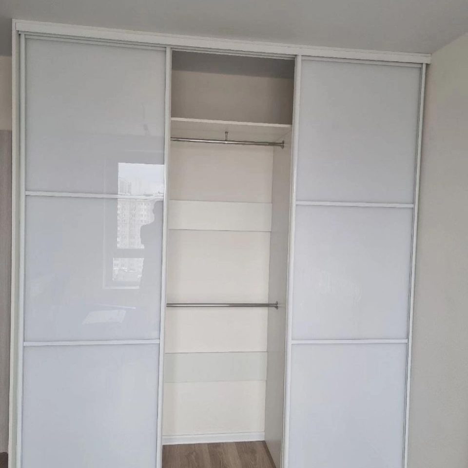 Шкаф-купе белый глянцевый фото