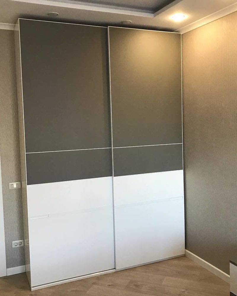 Шкаф-купе серо-белый фото