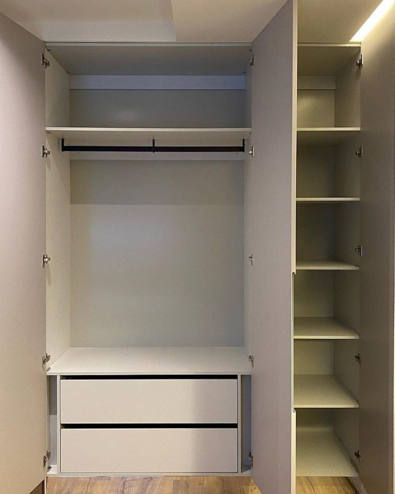 Распашной шкаф бежевый фото