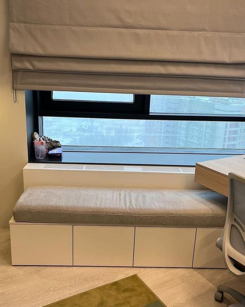 Распашной шкаф светло-серый фото